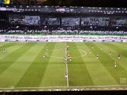 历史融入画卷，汉诺威96球迷展示全景式Tifo致敬球队130周年