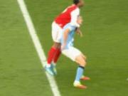 英超官方：加布的动作被认为不具有过度攻击性，因此未判红牌