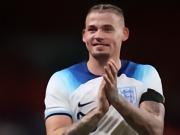 太阳报：卡尔温-菲利普斯没比赛踢，但靠肖像权狂赚500万英镑