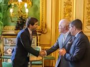 已成富豪，前阿森纳球员弗拉米尼在白金汉宫面见了查尔斯三世