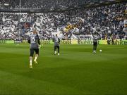 有情有义，对博洛尼亚赛前尤文全队身穿曼宁格的球衣以示缅怀