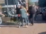 不敌米兰赛后，维罗纳前锋奥尔班拒绝与球迷合影并与球迷打架