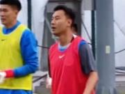 跟队记者：今天上海申花新援李松益参加赛前训练