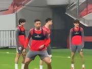  沪媒：李新翔、蒋光太参加海港赛前最后一练，莱昂纳多缺席