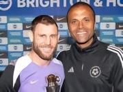 PFA向40岁米尔纳颁发纪念奖杯，表彰其打破英超历史出场纪录