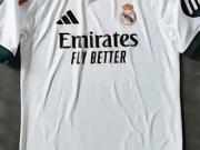 皇马下赛季主场球衣谍照：经典纯白+绿粉撞色，科技面料升级