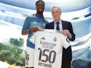  达成皇马生涯150胜里程碑，卡马文加获赠纪念球衣