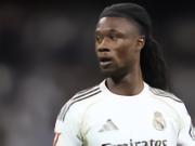 欧冠出局的情绪未平息，卡马文加在对阵阿拉维斯的比赛中被嘘