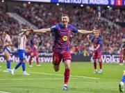 记者：美职联球队向莱万开两年高薪报价，巴萨则提供降薪合同