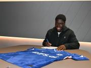 官方：切尔西与17岁小将卡尔文-迪亚基特签署职业合同