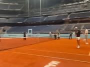 贝林与辛纳搭档，和裤袜、纳达尔进行网球双打，老佛爷担任主裁