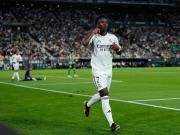 半场：皇马1-0贝蒂斯，维尼修斯补射建功，安东尼射门被扑