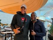 亚亚-图雷晒与字母哥合照：我的朋友让我看起来很渺小