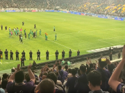 京津德比赛后，天津球迷在客队看台为国安全队鼓掌并送上加油