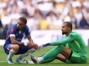 邮报：恩佐想和麦克法兰沟通，随即示意桑切斯倒地接受治疗