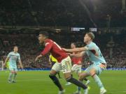 都是经验，卡塞米罗连续诱骗科林斯对自己犯规并使其染黄