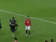 不舍，曼联球迷赛后对卡塞米罗集体高喊“再留一年”