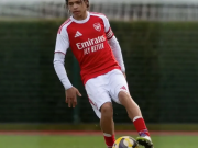 阿森纳13岁左后卫晒夺冠图集：循序渐进进步