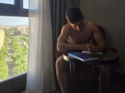 穆尼奥斯庆祝国王杯夺冠：窗外一切都是蓝白，那是皇社的颜色