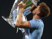 斯通斯也步B席后尘在赛季末结束10年曼城生涯，我...