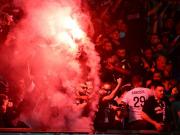 气氛好，赛前60名警察在王子公园球场演奏《星球大战》交响曲