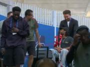 格纳布里坐轮椅远征，胡梅尔斯：他真的是更衣室中很棒的人物