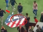 本-怀特在离场时踩踏马竞队徽，西蒙尼父子随即上前表达不满