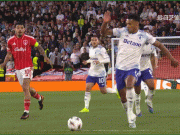 安德森飞铲沃特金斯，13分钟后沃特金斯上身体回敬