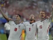 The England-Argentina match is about to begin, and Liuwei will be there for you until the very end.