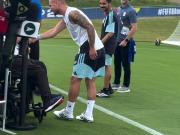 Heartwarming: McAllister speaks with a Venezuelan journalist who has difficulty moving around.
