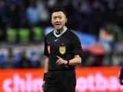 体坛：唐顺齐赛后离场时保持沉默，没回应有关争议判罚的问题
