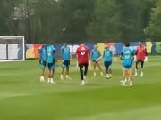 Reporter: The Spanish team is training in New York, with Yamal and Polo preparing for the final in different ways.