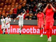 十人国足0-1历史首败塔吉克斯坦，韦世豪染红，刘殿座脱手丢球