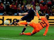 Wildfire smoke from Canada blankets New York, impacting the Spanish team's preparations in New Jersey.