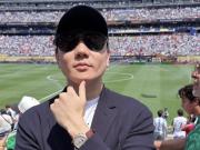 JJ Lin posted a photo on social media of himself watching the Spain vs. Argentina match: Who will win?