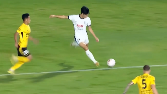 01:38杨铭锐vs青岛西海岸集锦，瞬间加速生吃对手倒三角造进球VLoveFootball2768 播放