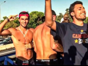 The Spanish team began their victory parade, and due to the hot weather in Madrid, players such as Ferran took off their shirts.