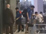 记者：虽然朱辰杰缺席申花赛前最后一练，但他仍随队入住酒店