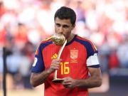 Jiannanchun | Discussing the Green Field Over Wine: Sixteen Years of Dedication, Rodri Finally Reaches the Top of the World