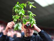 圣徒球迷反用偷拍事件嘲讽米堡球迷：我们想偷看就偷看