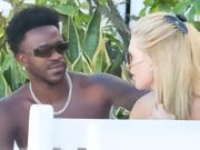 Post: Vinicius Jr. underwent facial plastic surgery after the World Cup and went on a beach vacation with his girlfriend.
