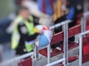 巴萨球迷携带沙滩球进场，用以嘲讽维尼修斯错失金球奖