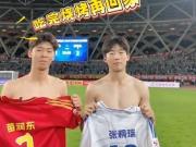 赛后与徐州队苗润东交换球衣，宿迁队张桐瑞：小苗请客吃烧烤