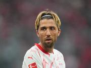 7个月内遭遇父亲和兄弟相继离世，坎普尔退役后改当农场园丁