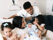 恭喜！路易斯-迪亚斯与妻子迎来了他们的第一个儿子