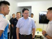 甘肃体育局局长来到兰州陇原竞技驻地，看望慰问教练员和球员