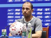 萨尔瓦多会出战？埃斯特乌：明天比赛就知道哪些球员能出场了