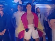 This time, it was a real fight in the ring. An Argentinian reporter covering the team was defeated in a boxing match by his Spanish colleague from Channel Six.