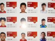  来搞笑的？超级杯花名册漏洞百出：照片古早且粗糙，译名叠词