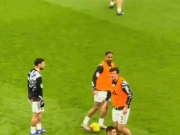 巴西人转圈天赋？库尼亚赛前热身在B费面前表演安东尼转圈